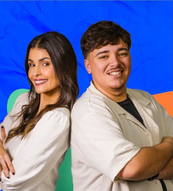 Jovens sorrindo na divulgação do Resenha UGB